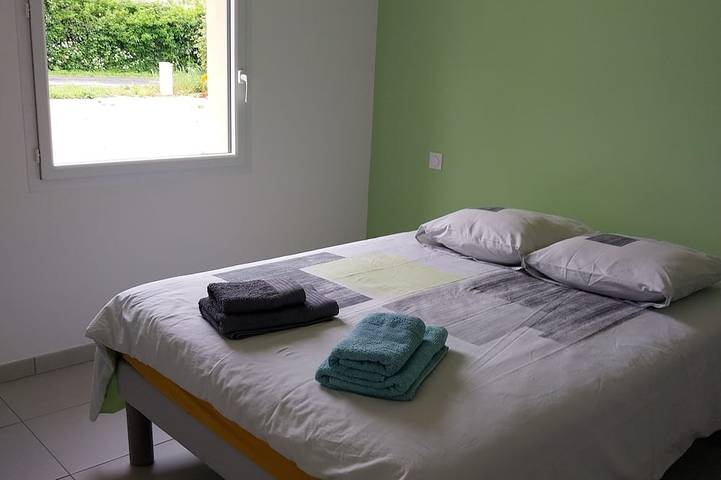 Location de vacances pour 6 personnes, avec terrasse ainsi que jacuzzi et jardin à Meyronne - 4