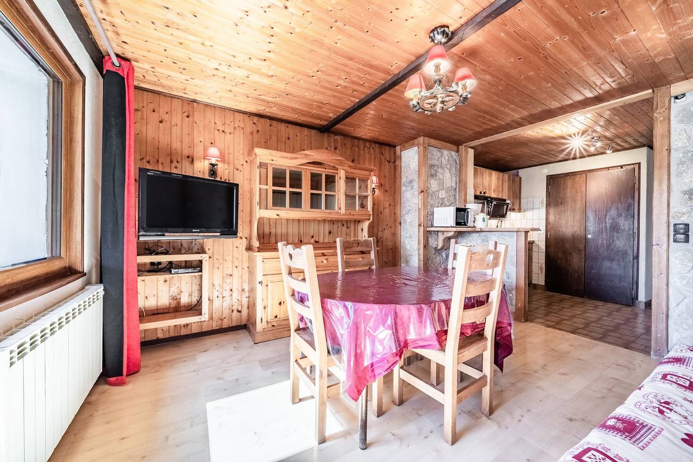 Appartement entier, Appartement 'La Pointe Des Mattes' avec vue sur la montagne, terrasse privée et Wi-Fi in La Chapelle-d'Abondance, Les Portes du Soleil