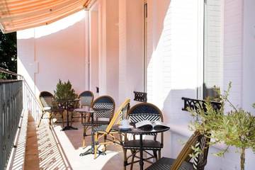 Hôtel pour 2 personnes, avec jardin ainsi que vue et piscine, animaux acceptés à Vittel