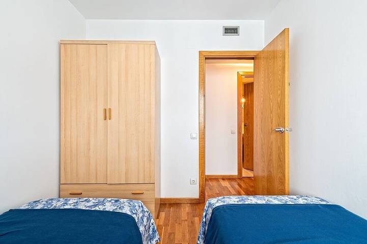 Appartement entier, Cálido apartamento con piscina en Barcelona. in Ripollet, Barcelone l'intérieur des terres