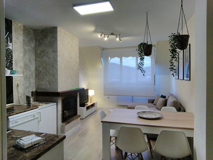 Gîte pour 6 personnes, avec piscine à Jaca - 2