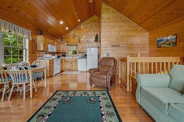 Log Cabin for 4 Guests in Wears Valley, Sevier County, Picture 2