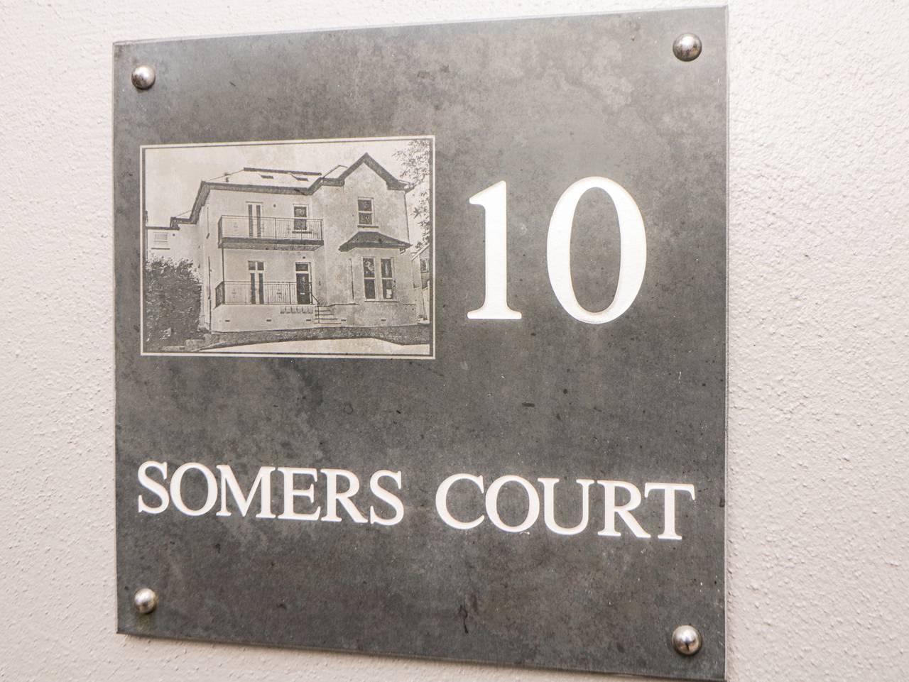 Entire apartment, Apartment 4 10 Somers Court in Paignton, Torbay