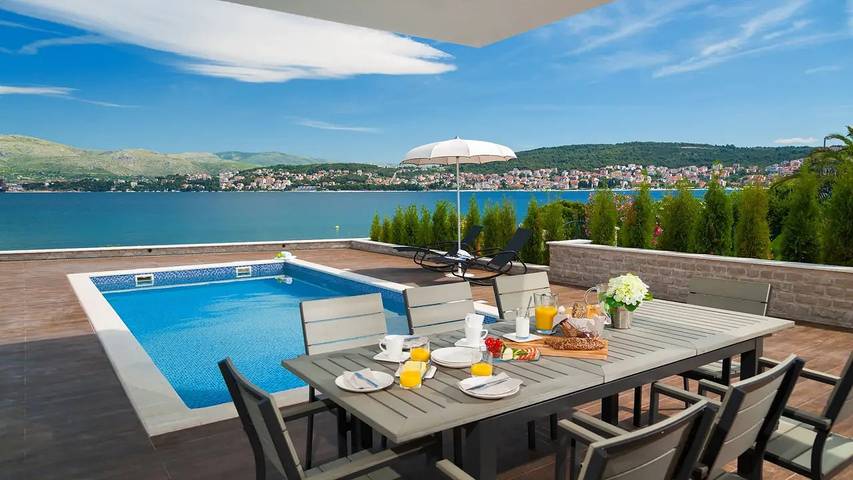 Villa pour 11 personnes, avec jardin et terrasse ainsi que piscine et sauna à Okrug Gornji - 2