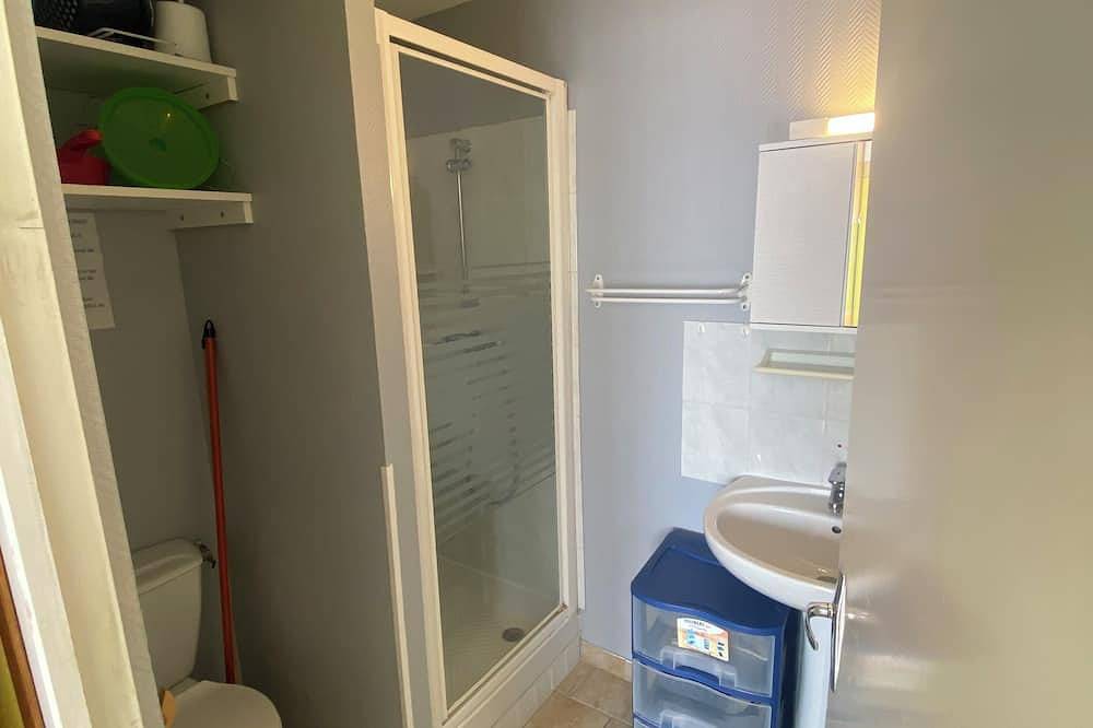 Entire apartment, First floor studio 2.5kms from Saint Amand les Eaux town center in Saint-Amand-les-Eaux, Valenciennes region