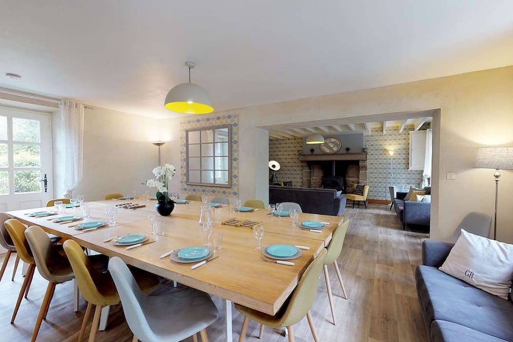 Voisine 15 Pers maison au charme authentique in Tamerville, Côte de la Déroute