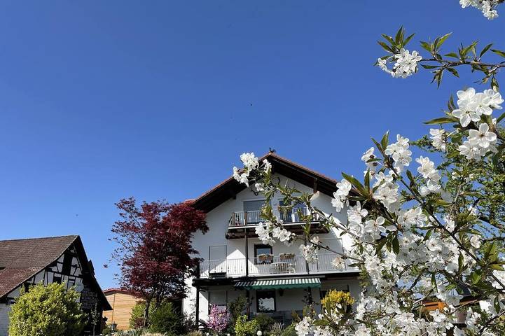 Ferienwohnung für 2 Personen, mit Garten und Balkon nahe des Ravensburger Spieleland