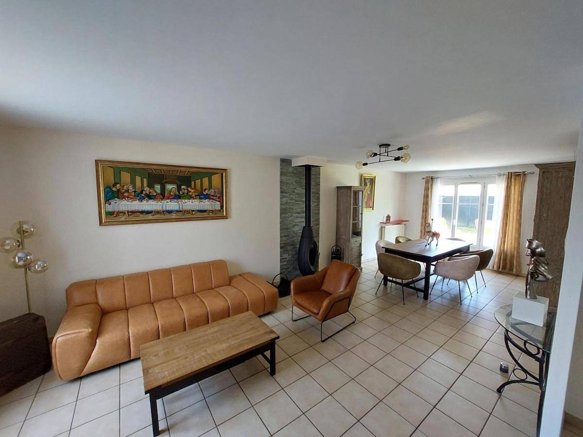 Villa close to Paris Montparnasse in Villepreux, Yvelines