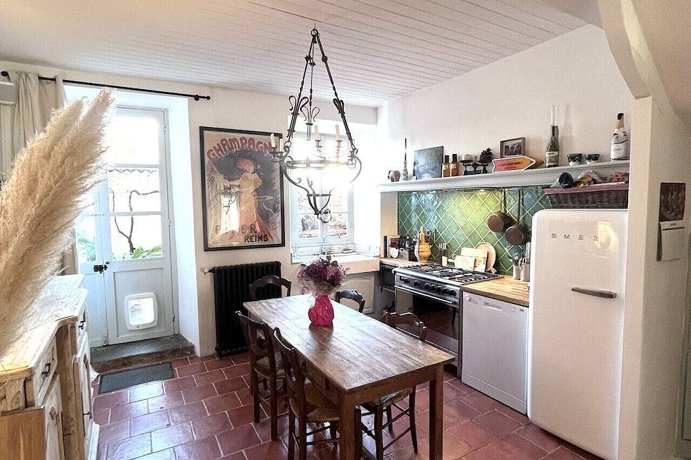 La Maison de Mama C: Charming french village home in Sainte-Colombe-sur-l'Hers, Région de Limoux