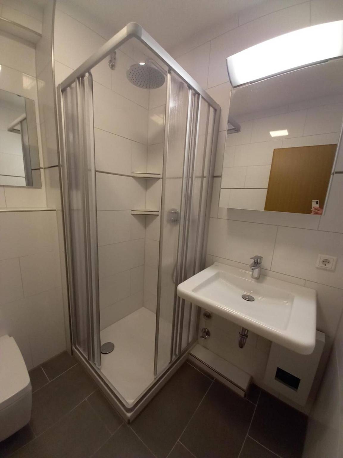 Appartement 'Seeappartement Sorpeglück' met uitzicht op het meer, balkon en zwembad, foto 7