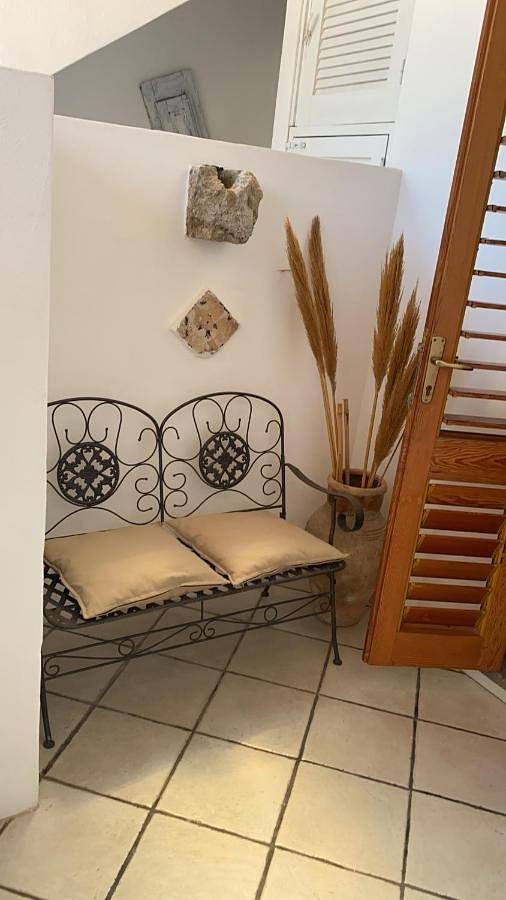 Location de vacances pour 2 personnes, avec jardin et terrasse ainsi que piscine et jacuzzi, animaux acceptés à Santa Marina Salina - 3