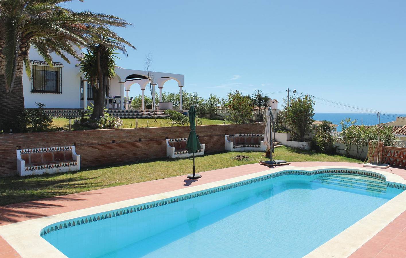 Ruim appartement met airco, terras, zwembad & wifi - 2km naar strand in Urbanizacion Fuentelegrales, Mijas
