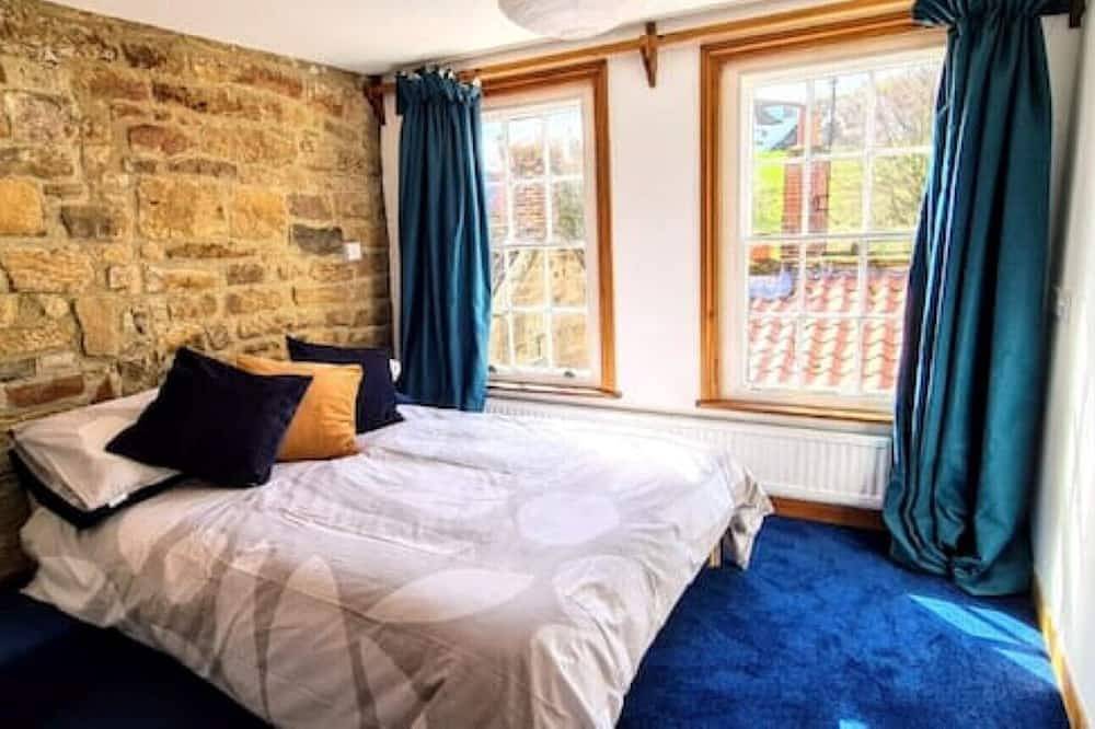 17th Century cottage in the heart of smugglers fishing village. in Robin Hood's Bay, North York Moors National Park