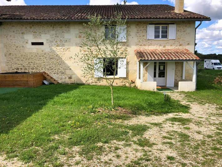 Location de vacances pour 6 personnes, avec jardin ainsi que piscine et vue à Sallebœuf - 3