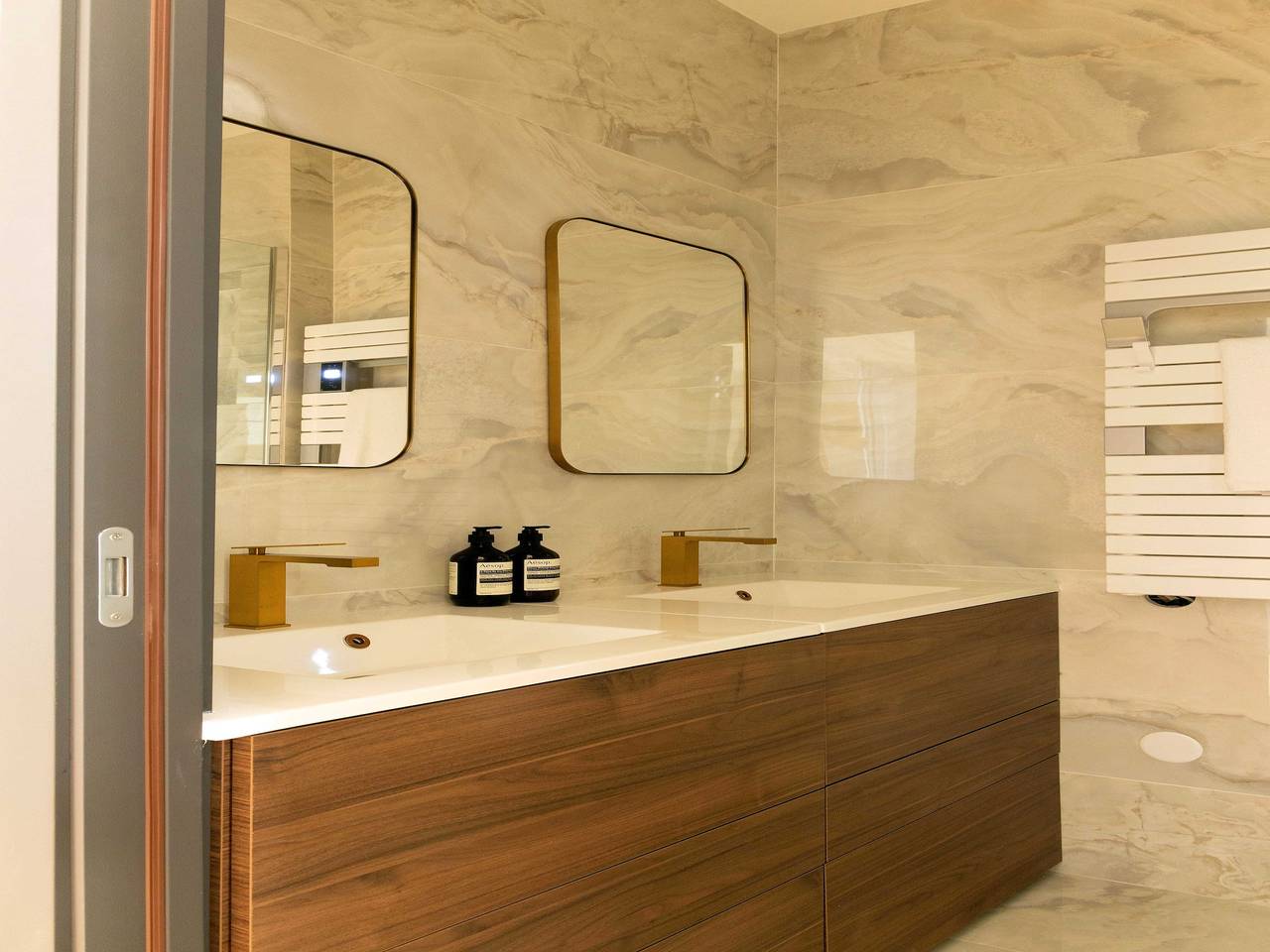 Appartement entier, Appartement élégant - 2Br- 6P- Gare Saint Lazare in Paris, Île de France