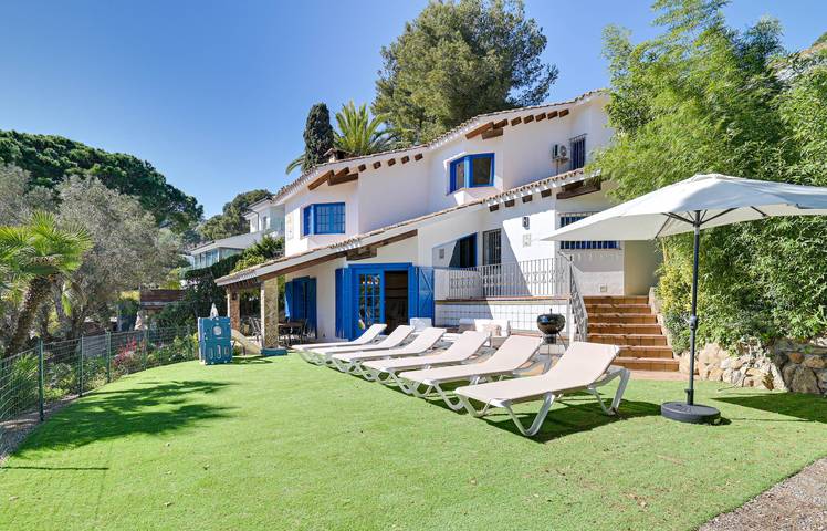 Chalet para 8 personas, con terraza además de jardín y piscina - 1
