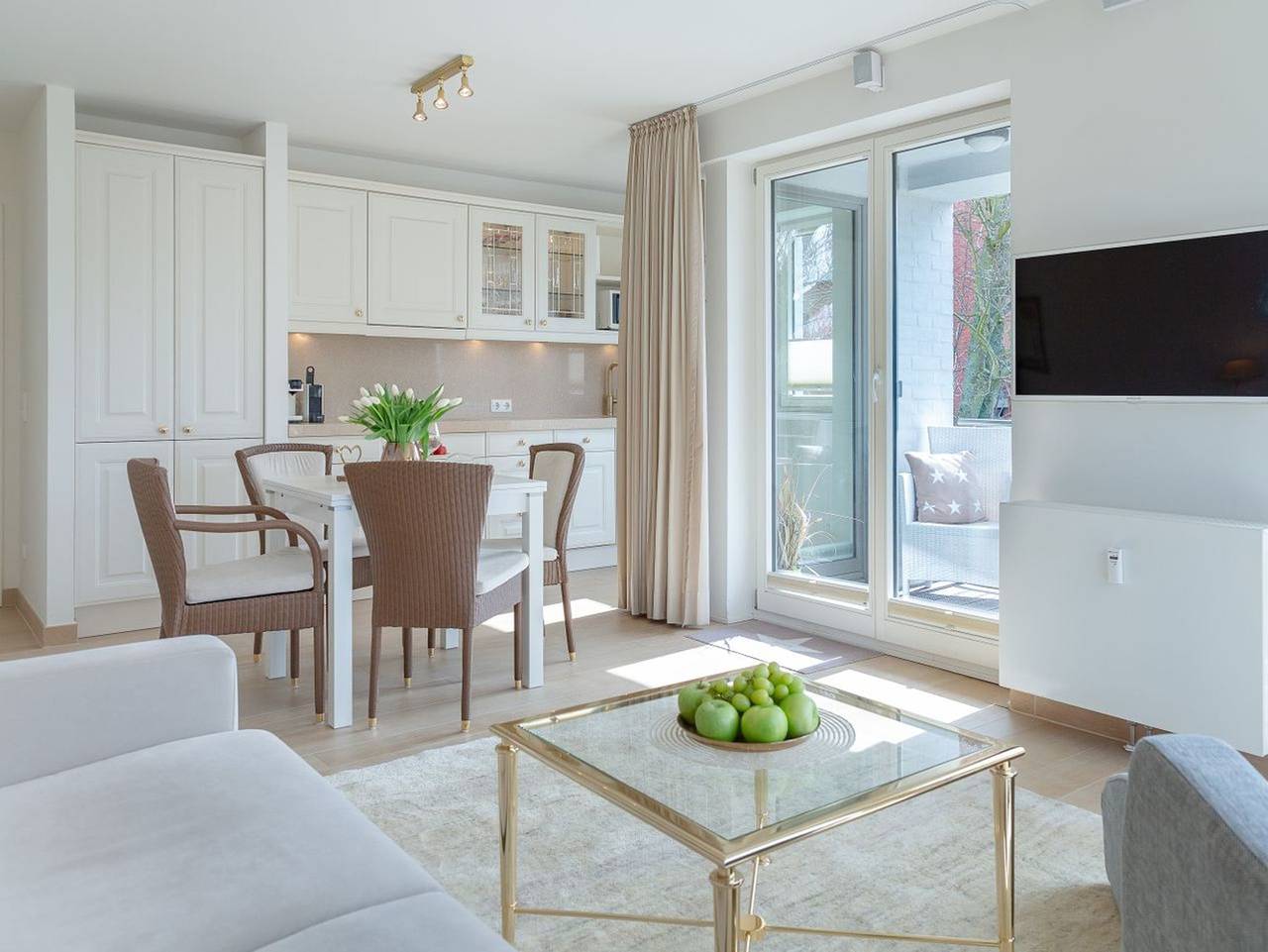 Ganze Ferienwohnung, Viktoria Residenz, App. 10 - Top Citylage: Sehr komfortable, helle 2-Zimmerwohnunhg mit Balkon u. Stellplatz in Westerland, Sylt (Gemeinde)