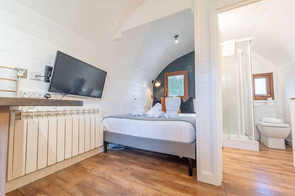 Ben View Pod & Jacuzzi Bath in Fort William, Loch Linnhe
