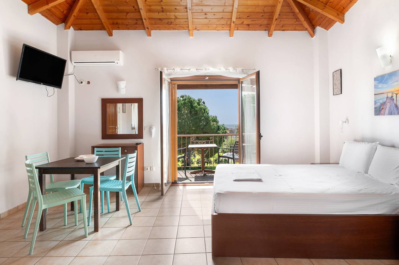 Ganze Wohnung, Apartment 'Chroma For 2, Finikounda' mit Meerblick, Wlan und Klimaanlage in Finikounda, Messenien