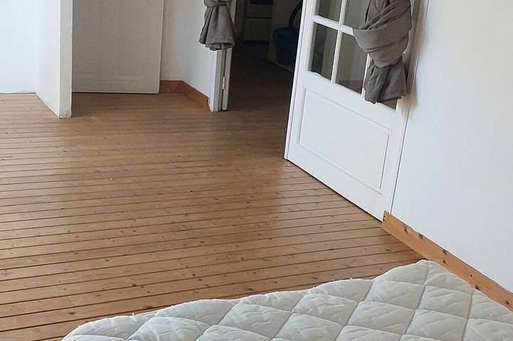 Gîte pour 8 personnes, avec jardin à Feneu - 4