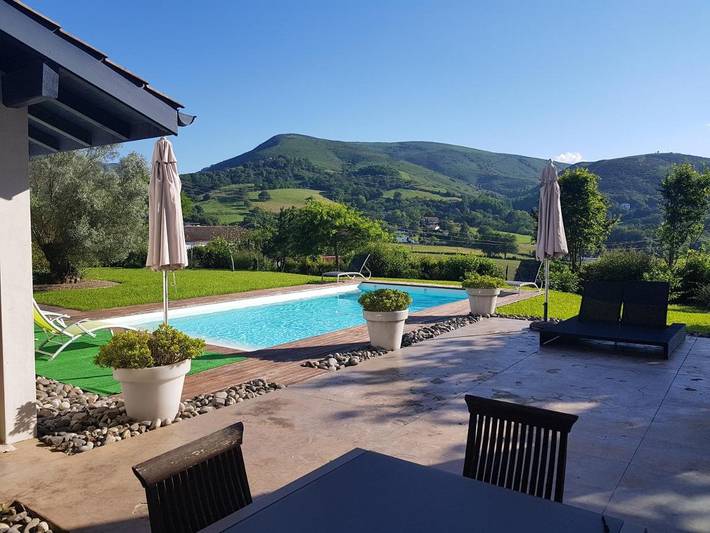 Chambre d’hôte pour 2 personnes, avec Terrasse et Jardin ainsi que Piscine et Vue