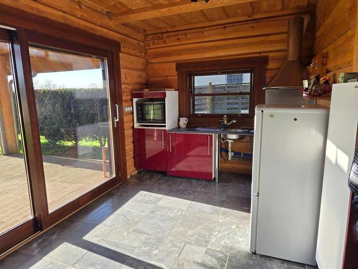 Gîte pour 5 personnes, avec vue et terrasse, animaux acceptés à Lubersac