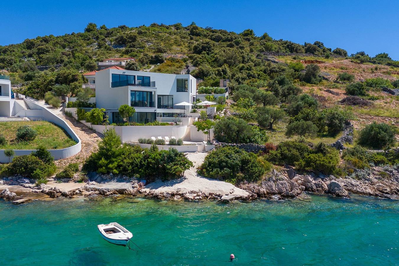 Perfekt gestaltete Villa an der Küste der Bucht Ražanj, ein Dorf in der Nähe von Primošten und Rogoznica in Razanj, Šibenik-Knin