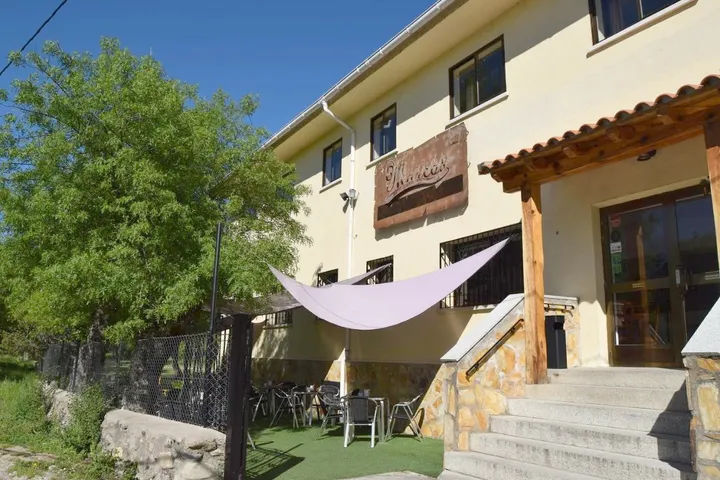 Hôtel pour 3 personnes, avec jardin ainsi que terrasse et vue, animaux acceptés - 1