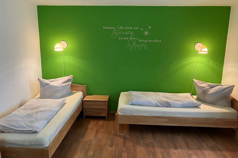 Ganze Wohnung, 4 Sterne Ferienwohnung Morgensonne am Kurpark,  Parkplatz, Wlan, 2 Schlafzimmer in Bad Berka, Weimarer Land