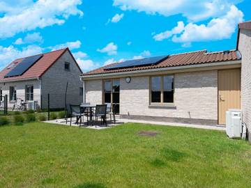 Gîte pour 4 personnes, avec terrasse et jardin, adapté aux familles dans Oostduinkerke