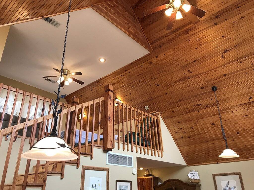 Unglaublich Fluss Szenen aus dem Plüsch und komfortable Loft Schlafzimmer in Perry County (IN)