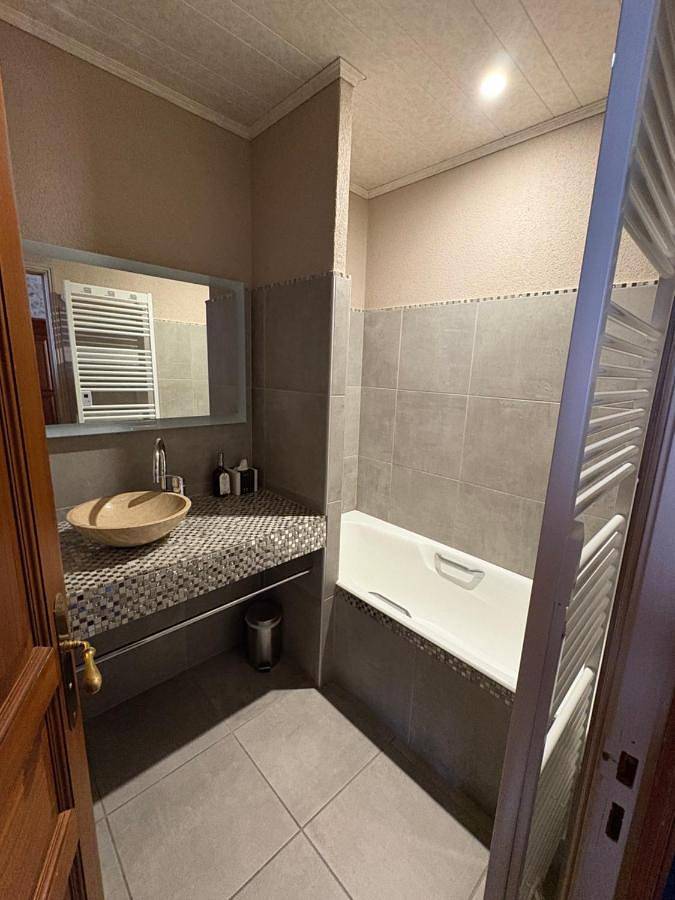 Hôtel pour 6 personnes, avec jardin et piscine, animaux acceptés à Bourbon-l'Archambault - 2
