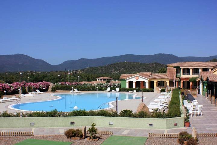 Hôtel pour 2 personnes, avec Terrasse ainsi que Jardin et Piscine