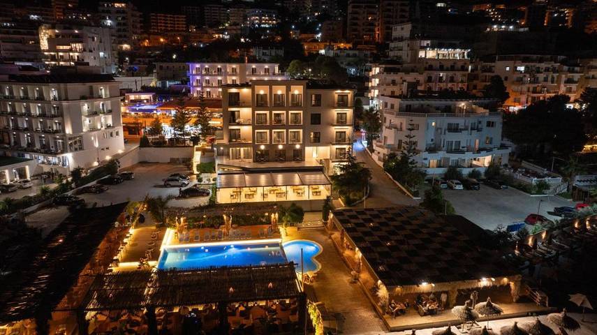 Resort per 2 persone, con Balcone e Terrazza nonché Idromassaggio e Piscina in Albania