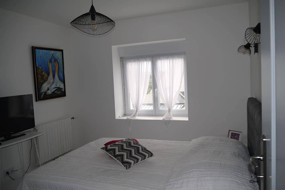 House on enclosed land of 1100 m2, 200 m from the beach Correjou dog accepted in Plouguerneau, Brest region