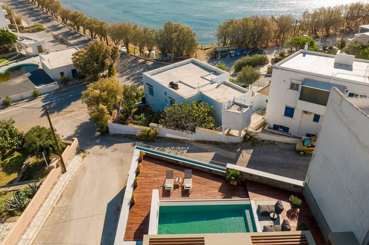 Villa for 4 people, with balcony and ocean view as well as garden in Tinos