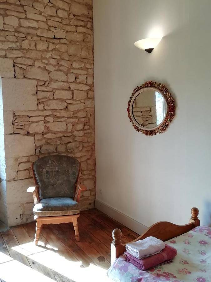 Location de vacances pour 2 personnes, avec terrasse et jardin, animaux acceptés à La Mothe-Saint-Héray - 4