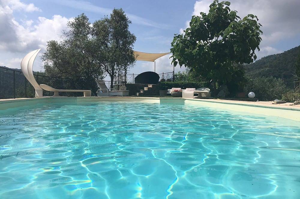 Romantische Villa Lenivada mit Aussicht ,  Swimmingpool und Aussenwhirlpol in Dolceacqua, Ligurische Alpen