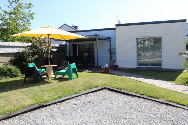 Gîte pour 4 personnes, avec jardin ainsi que piscine et terrasse à Riantec - 2