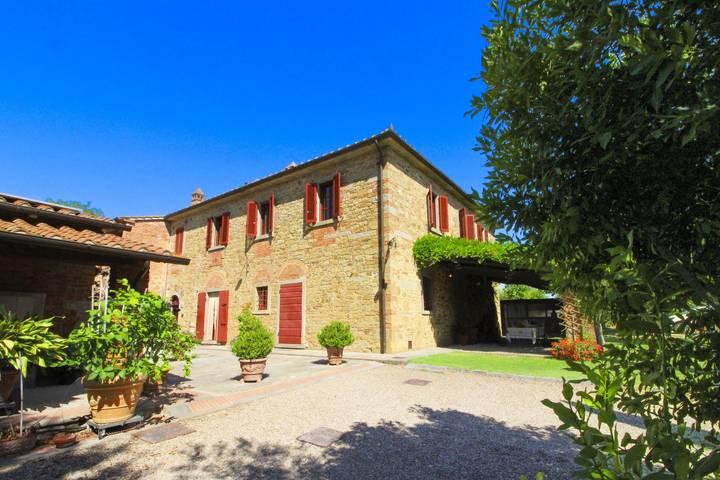 Villa für 10 Personen, mit Terrasse und Pool sowie Seeblick und Garten - 1