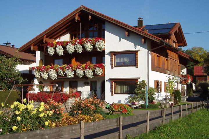 Ferienwohnung für 3 Personen, mit Balkon und Terrasse sowie Garten in Fischen
