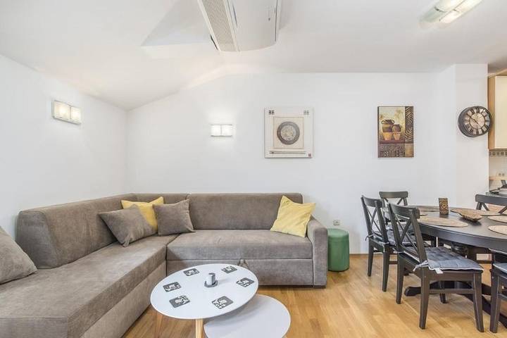 Gîte pour 4 personnes, avec Balcon/Terrasse à Novigrad