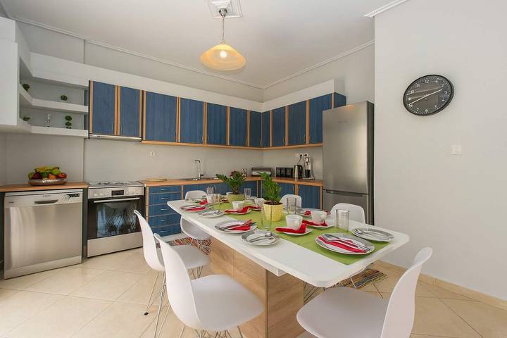 Gîte pour 4 personnes, avec balcon/terrasse, adapté aux familles à Calamata - 4