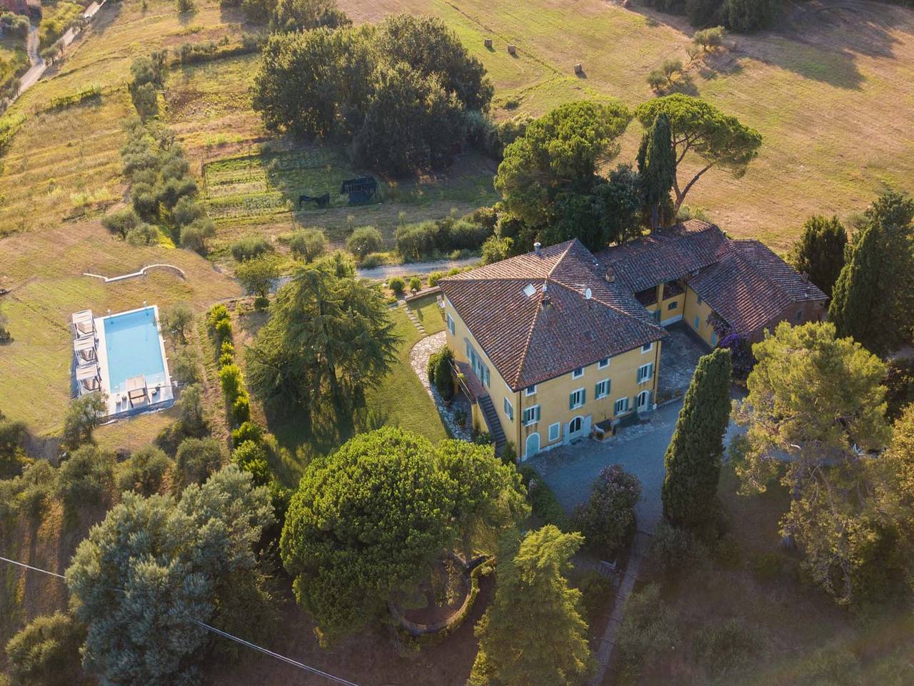 Villa con 10 camere da letto a Lucca con piscina in Capannori, Provincia di Lucca