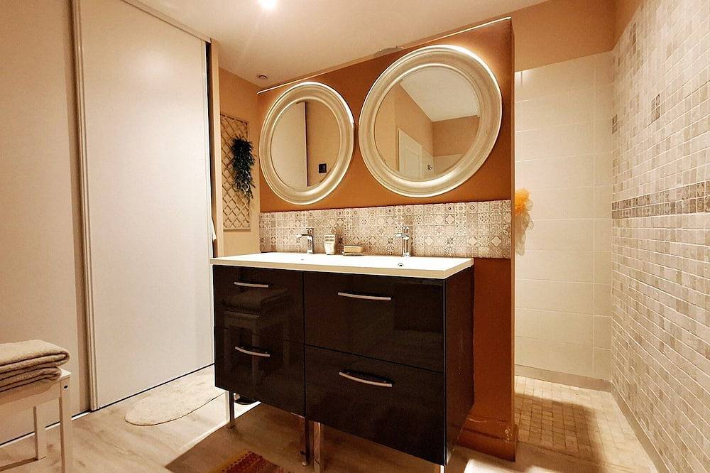 Apartamento entero, Remi's apartment – garden and jacuzzi in Aigues-Vives, Region de Nimes
