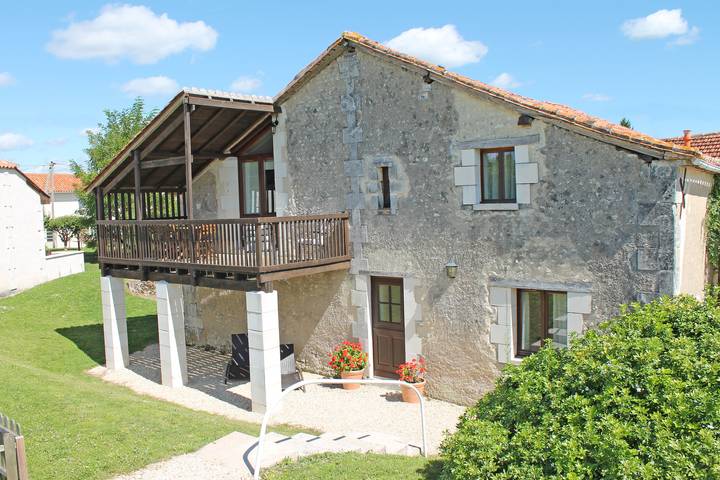 Gîte pour 6 personnes, avec piscine
