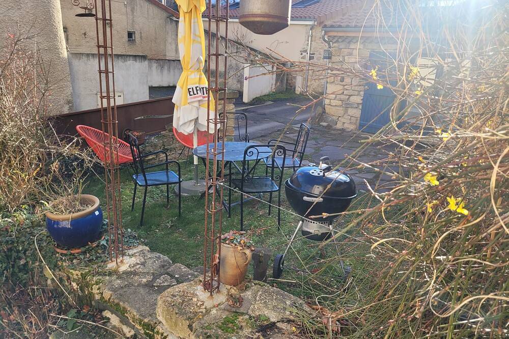 Mini Gite de 20 m2 Dans Village Auvergnat in Saint-Saturnin (Puy-de-Dôme), Parque Natural Regional Volcans d'Auvergne