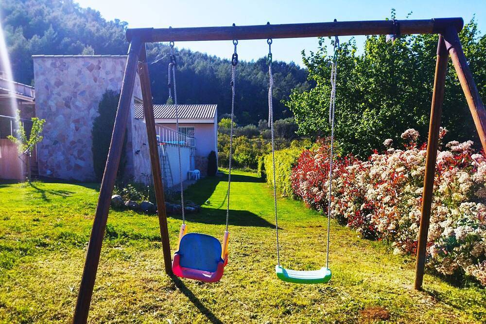 Appartement entier, Bas de Villa sur Grand Jardin Privatif Gazonné, Entrée Indépendante in Solliès-Toucas, Côte méditerranéenne (France)
