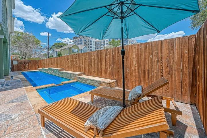 Vacation house for 16 people, with yard, kid friendly in Houston