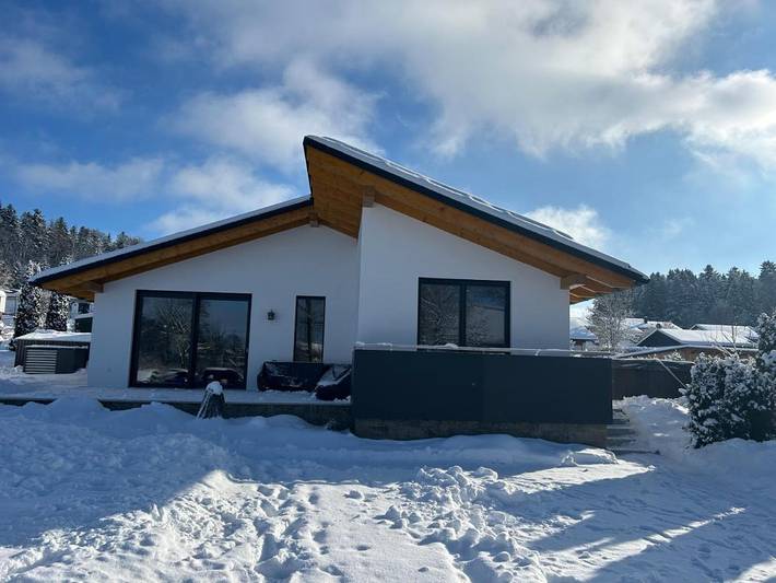 Ferienhaus für 4 Personen, mit Garten und Seeblick sowie Pool und Ausblick, mit Haustier im Bayerischer Wald
